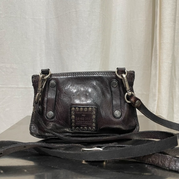 Campomaggi Riveted Crossbody Bag in Nero - Picture 2 of 3